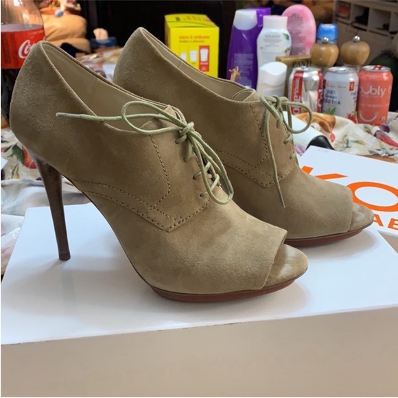 Suede Michale Kors Peep Toe Pumps - Picture 4 of 12